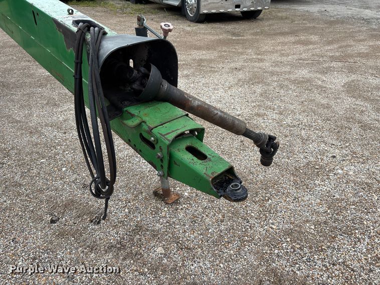image for item FC5623 1996 John Deere 930 swather / windrower
