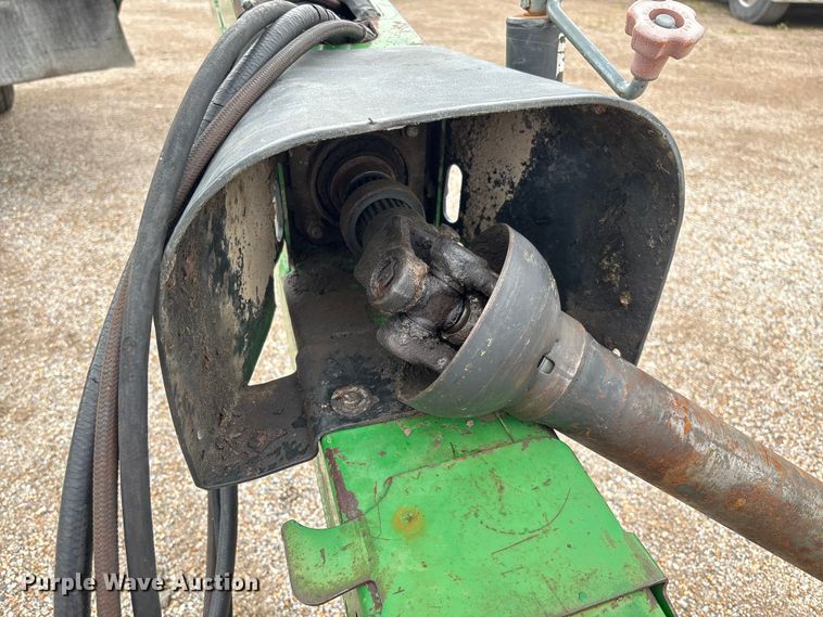 image for item FC5623 1996 John Deere 930 swather / windrower