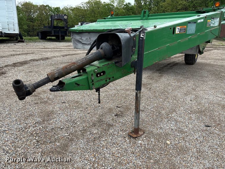 image for item FC5623 1996 John Deere 930 swather / windrower
