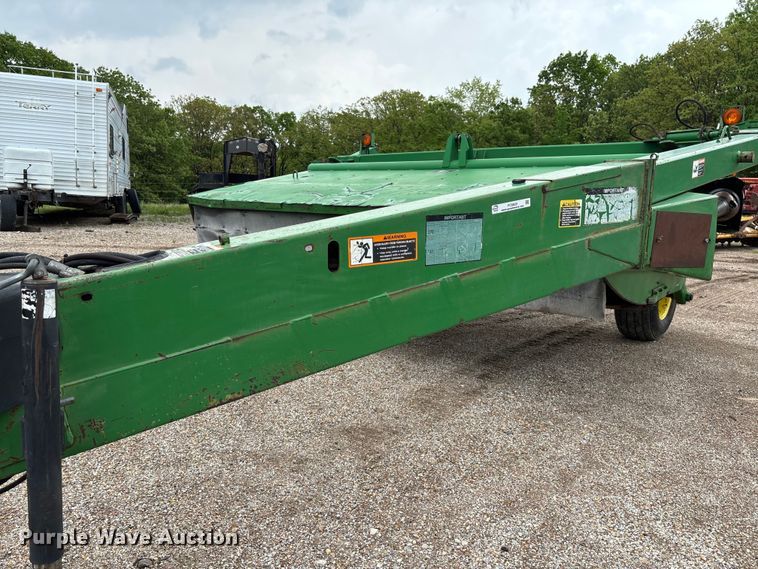 image for item FC5623 1996 John Deere 930 swather / windrower