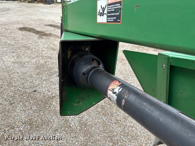 image for item FC5623 1996 John Deere 930 swather / windrower