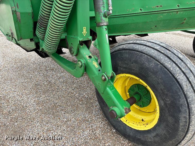 image for item FC5623 1996 John Deere 930 swather / windrower