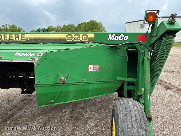 image for item FC5623 1996 John Deere 930 swather / windrower