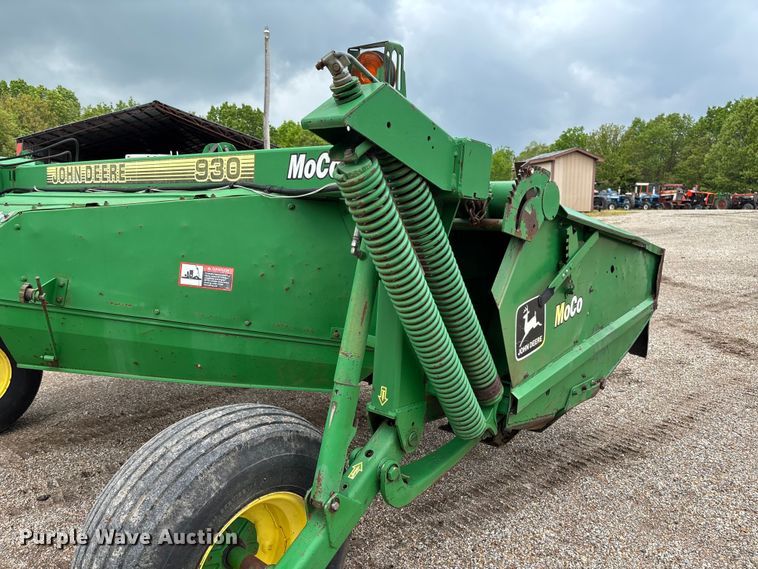 image for item FC5623 1996 John Deere 930 swather / windrower