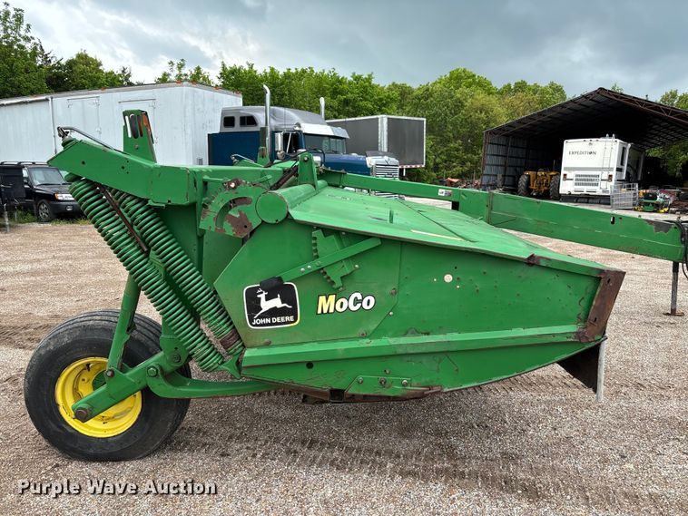 image for item FC5623 1996 John Deere 930 swather / windrower