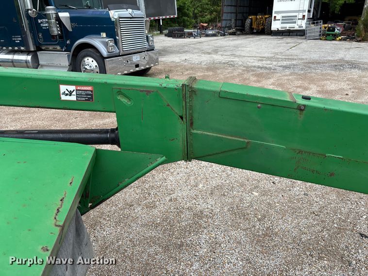 image for item FC5623 1996 John Deere 930 swather / windrower