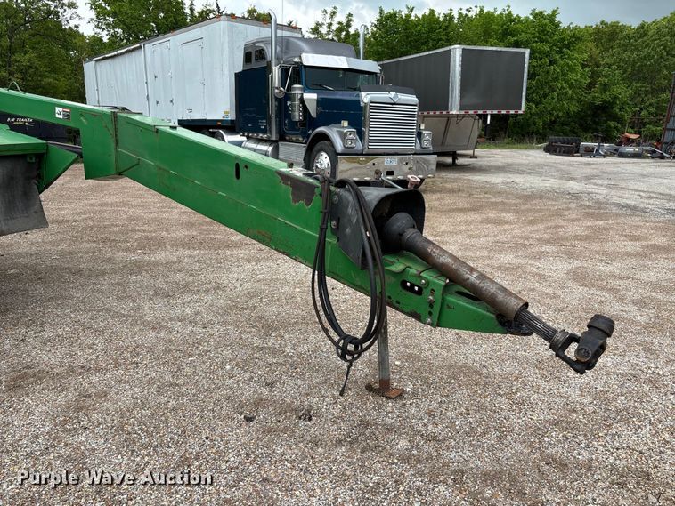 image for item FC5623 1996 John Deere 930 swather / windrower
