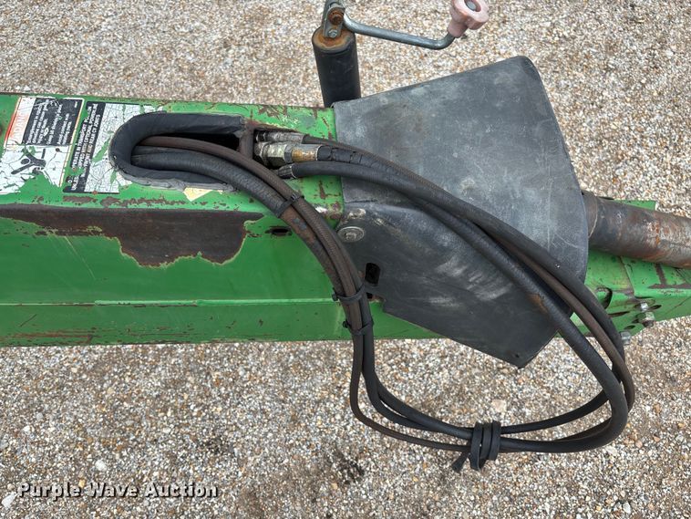 image for item FC5623 1996 John Deere 930 swather / windrower