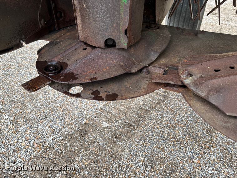 image for item FC5623 1996 John Deere 930 swather / windrower
