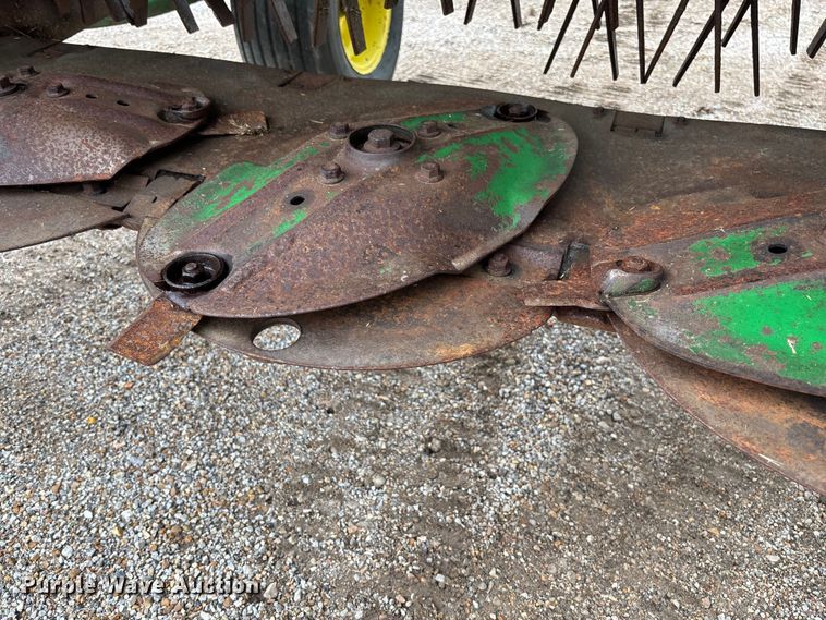 image for item FC5623 1996 John Deere 930 swather / windrower