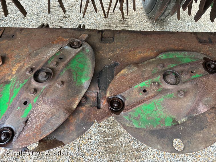 image for item FC5623 1996 John Deere 930 swather / windrower