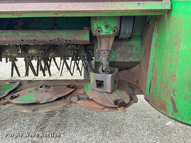 image for item FC5623 1996 John Deere 930 swather / windrower
