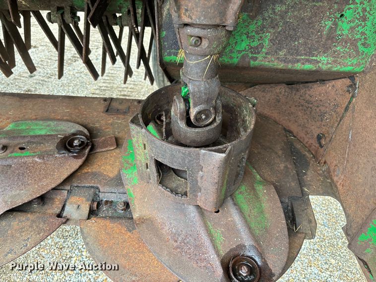image for item FC5623 1996 John Deere 930 swather / windrower