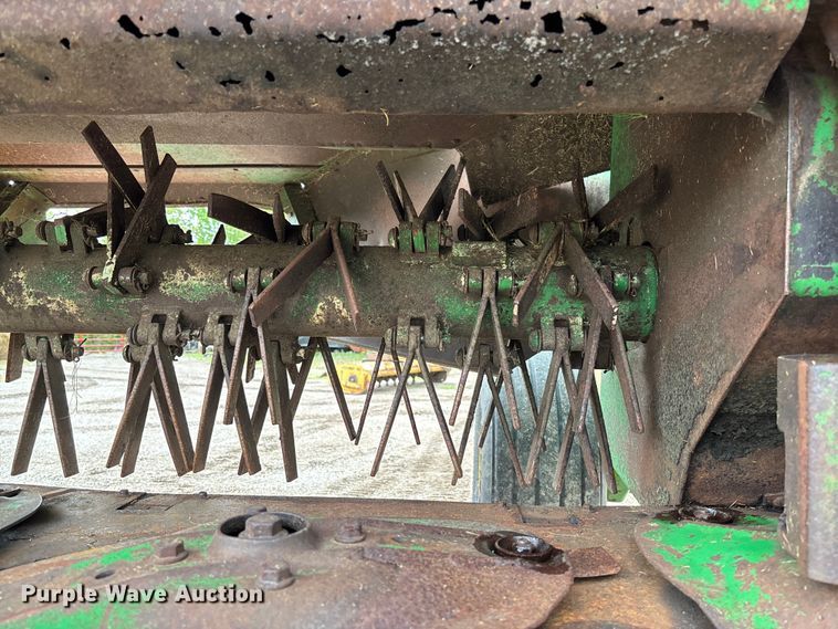 image for item FC5623 1996 John Deere 930 swather / windrower