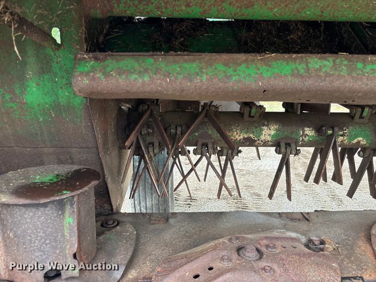 image for item FC5623 1996 John Deere 930 swather / windrower