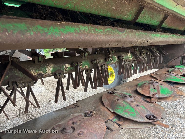 image for item FC5623 1996 John Deere 930 swather / windrower