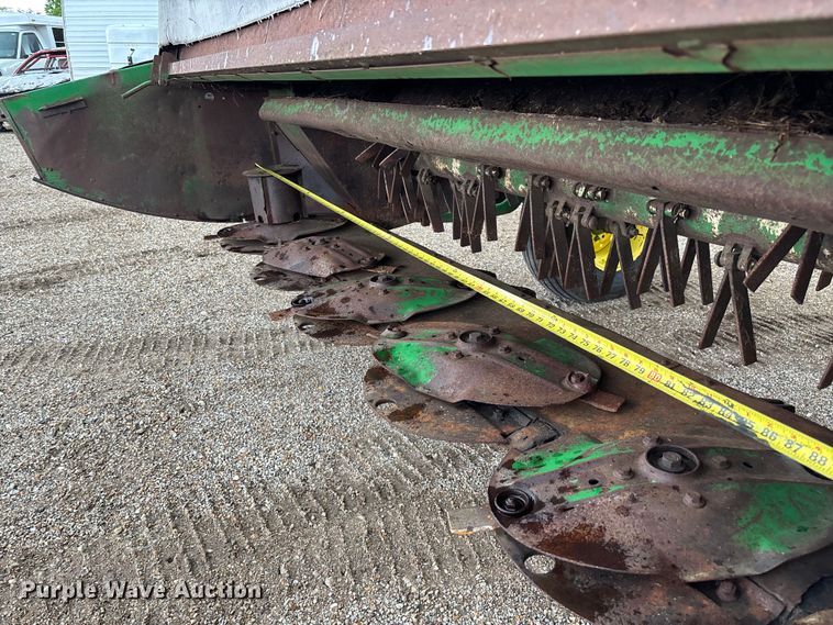 image for item FC5623 1996 John Deere 930 swather / windrower