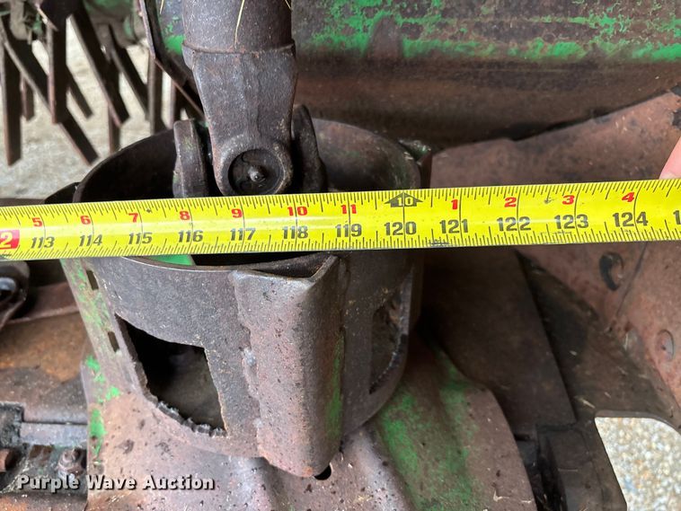 image for item FC5623 1996 John Deere 930 swather / windrower