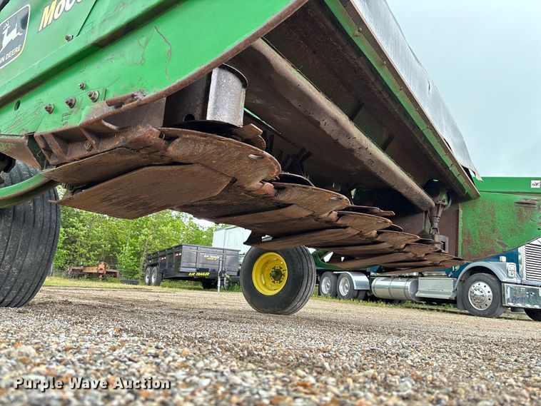 image for item FC5623 1996 John Deere 930 swather / windrower
