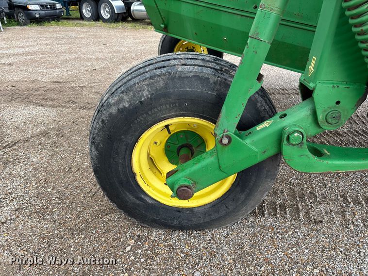 image for item FC5623 1996 John Deere 930 swather / windrower
