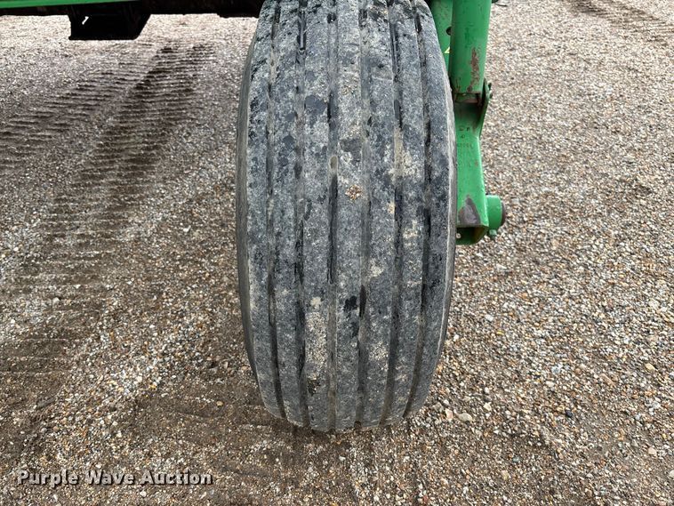 image for item FC5623 1996 John Deere 930 swather / windrower