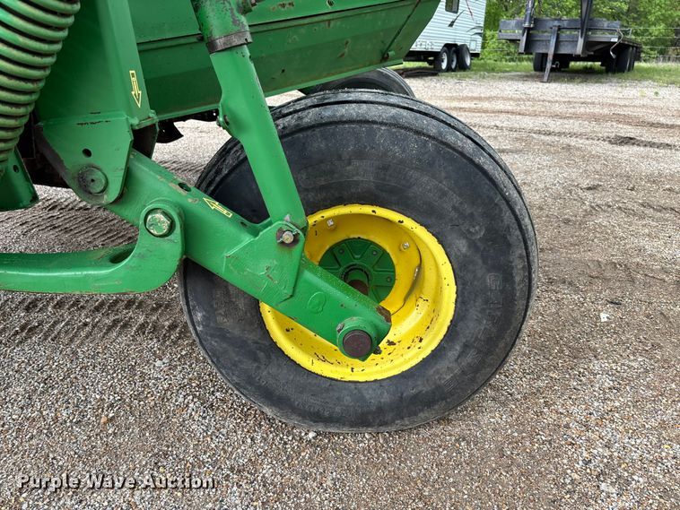 image for item FC5623 1996 John Deere 930 swather / windrower