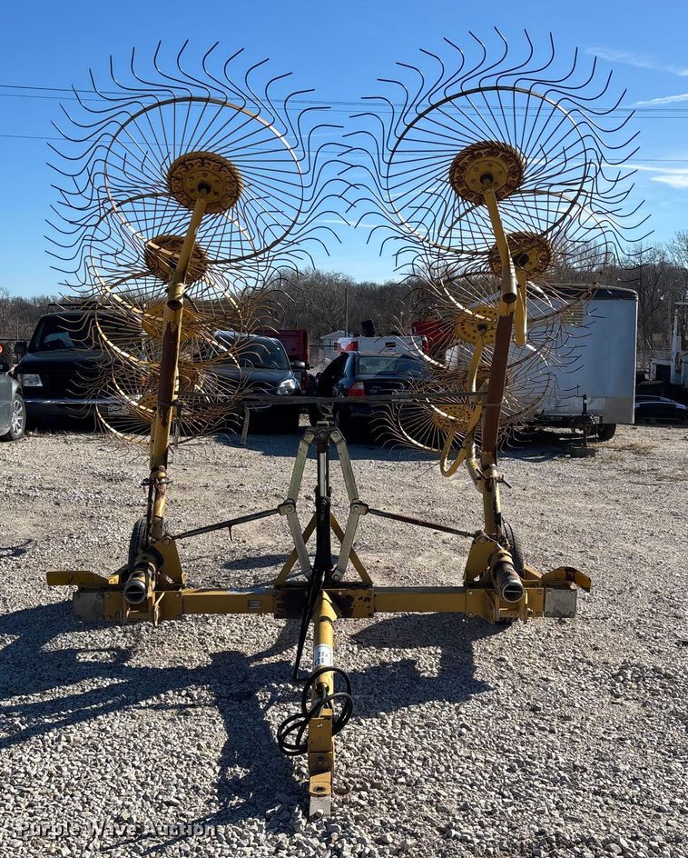 image for item FG0008 2003 Vermeer WR22 hay rake