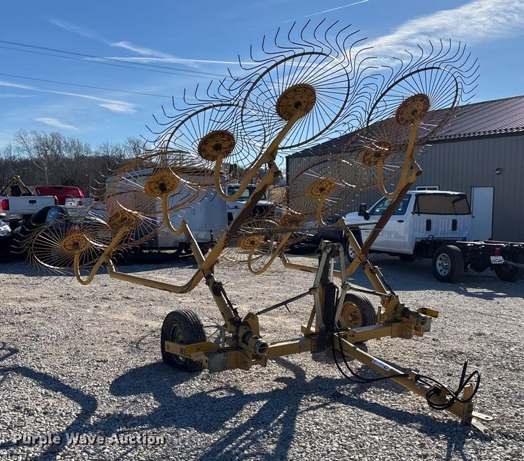 image for item FG0008 2003 Vermeer WR22 hay rake