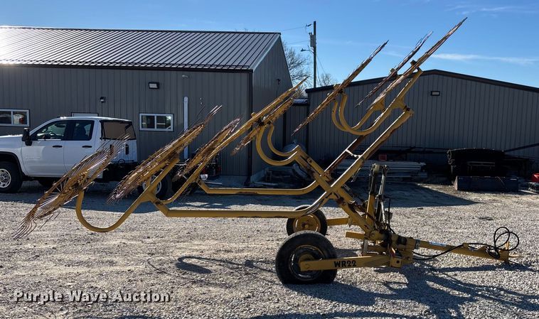 image for item FG0008 2003 Vermeer WR22 hay rake