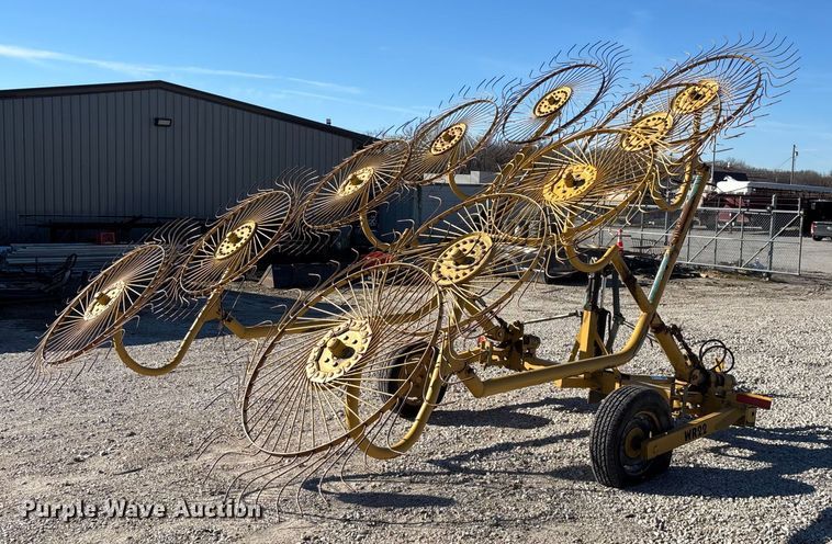 image for item FG0008 2003 Vermeer WR22 hay rake