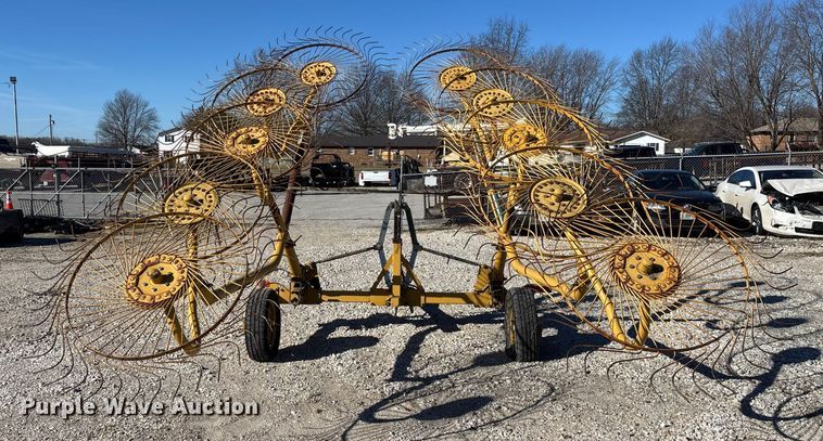 image for item FG0008 2003 Vermeer WR22 hay rake