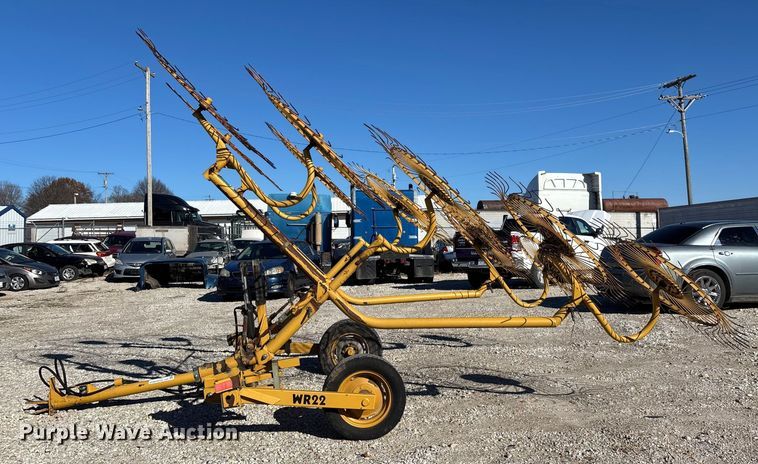 image for item FG0008 2003 Vermeer WR22 hay rake