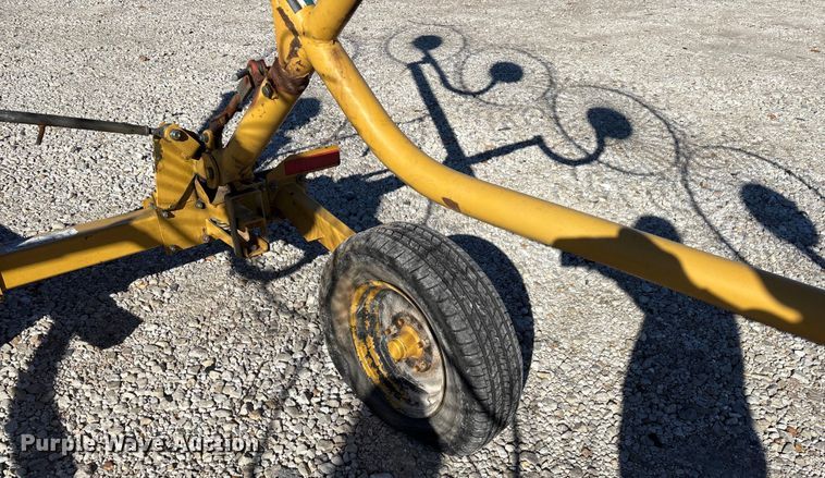 image for item FG0008 2003 Vermeer WR22 hay rake