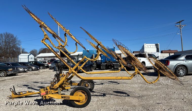 image for item FG0008 2003 Vermeer WR22 hay rake