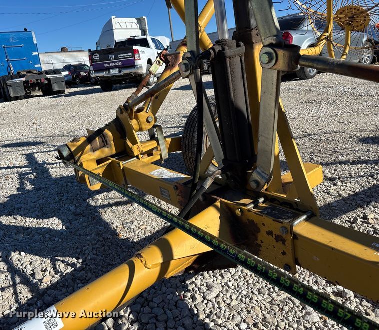 image for item FG0008 2003 Vermeer WR22 hay rake