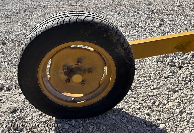image for item FG0008 2003 Vermeer WR22 hay rake
