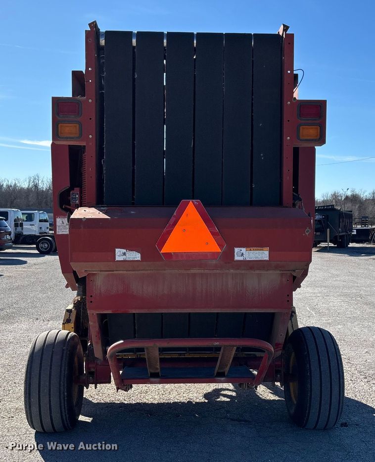 image for item FG0009 2006 New Holland BR750A round baler