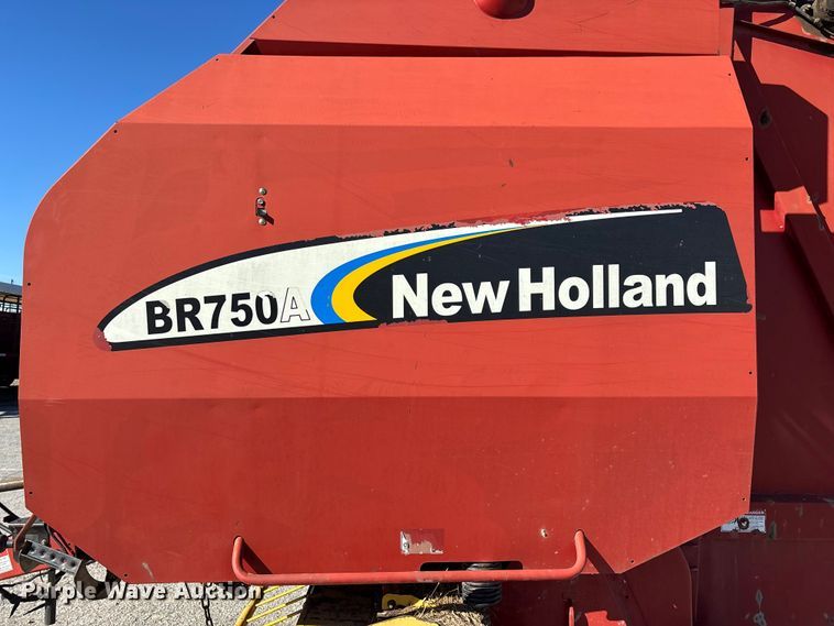image for item FG0009 2006 New Holland BR750A round baler