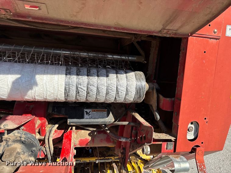 image for item FG0009 2006 New Holland BR750A round baler