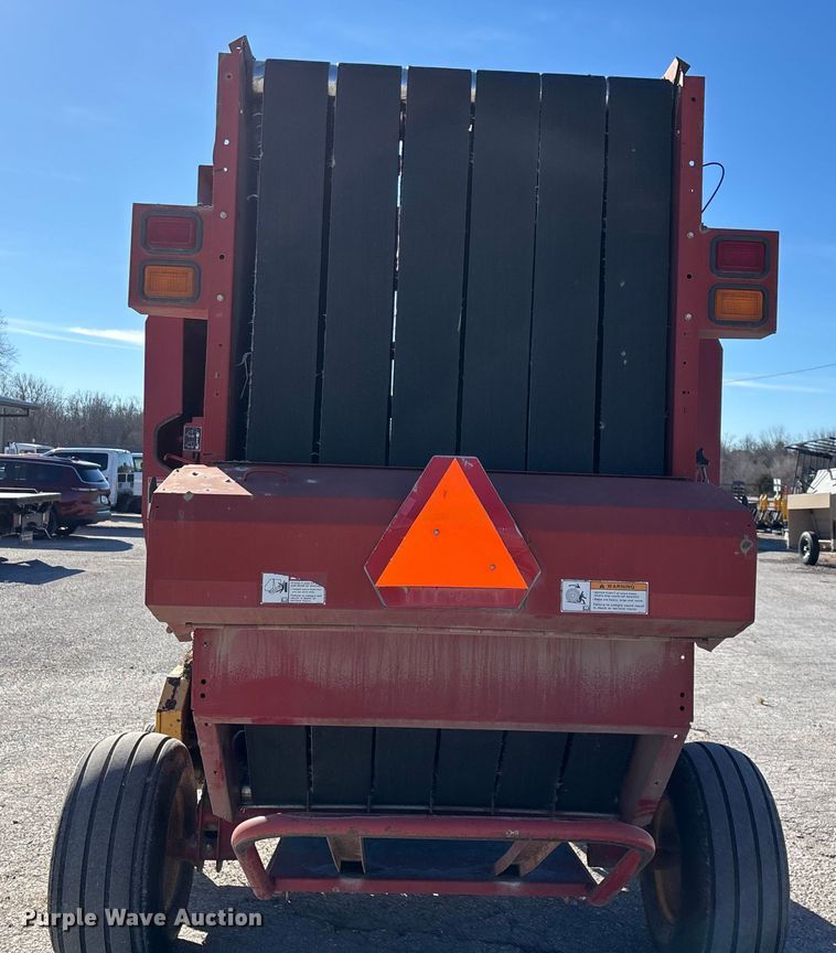 image for item FG0009 2006 New Holland BR750A round baler