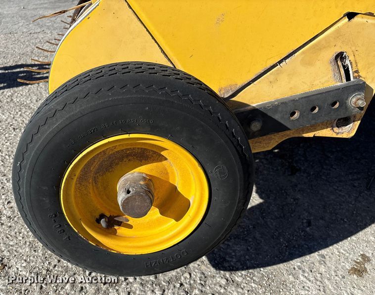 image for item FG0009 2006 New Holland BR750A round baler