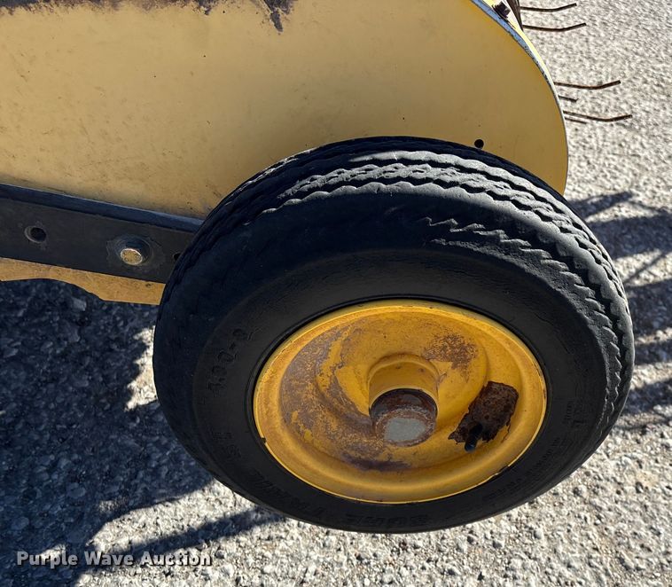 image for item FG0009 2006 New Holland BR750A round baler