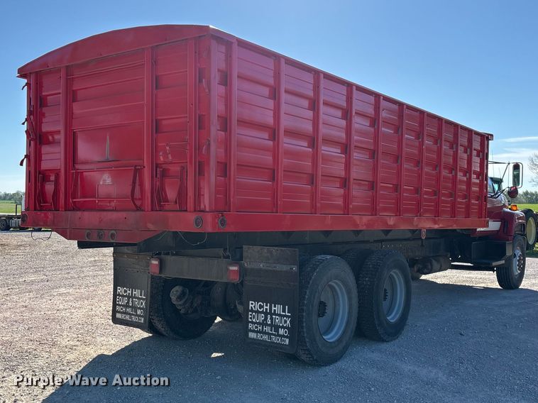 image for item FG0234 1990 GMC C7 grain truck