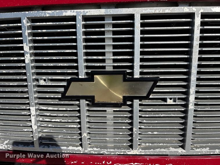 image for item FG0234 1990 GMC C7 grain truck