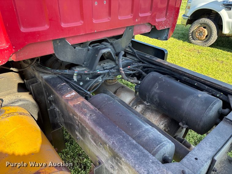 image for item FG0234 1990 GMC C7 grain truck