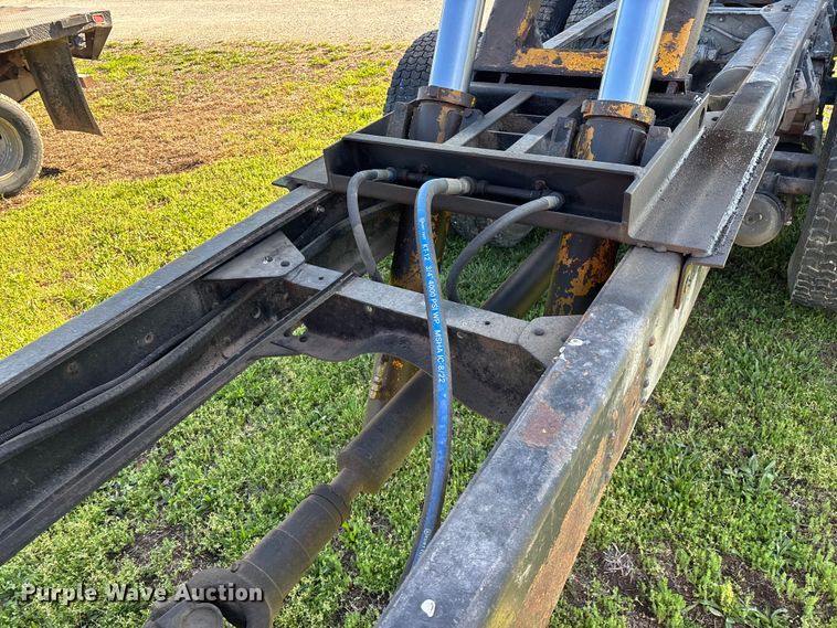 image for item FG0234 1990 GMC C7 grain truck