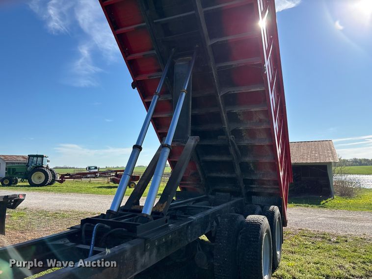 image for item FG0234 1990 GMC C7 grain truck