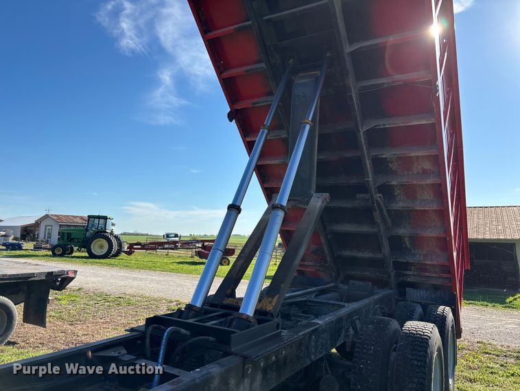 image for item FG0234 1990 GMC C7 grain truck