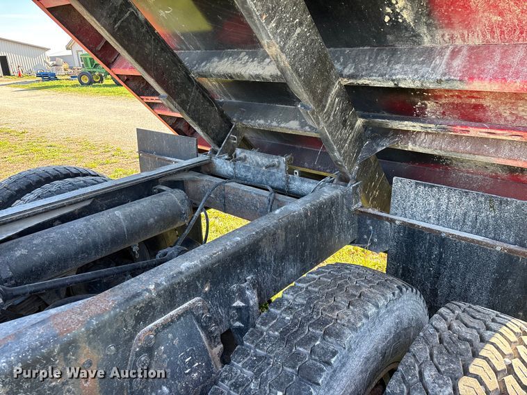 image for item FG0234 1990 GMC C7 grain truck