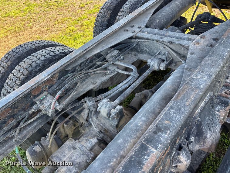 image for item FG0234 1990 GMC C7 grain truck